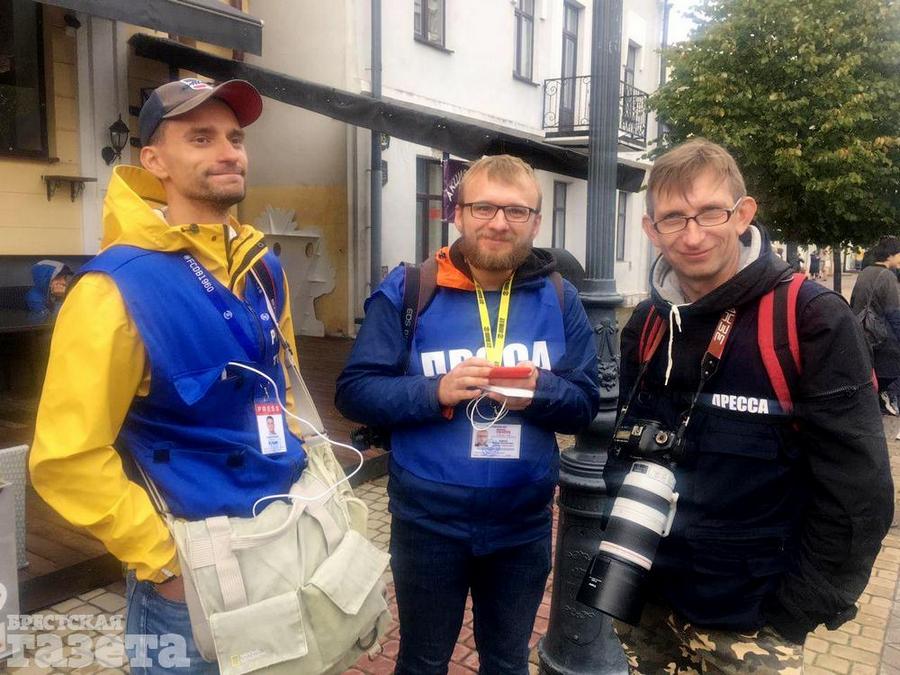 Брестские журналисты работают на воскресной акции протеста в городе